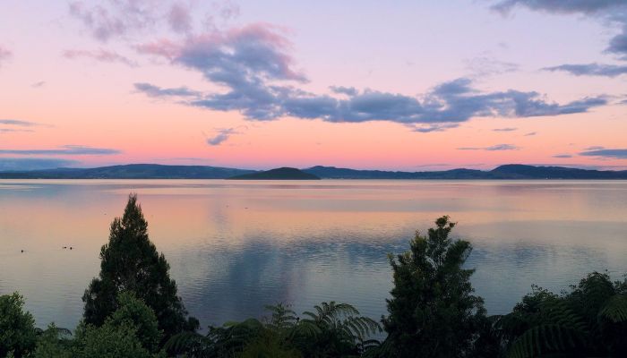 Lake-Rotorua-Spring-700x400.jpg